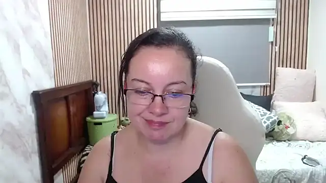 XXX chat uživo modela Sonialorens_