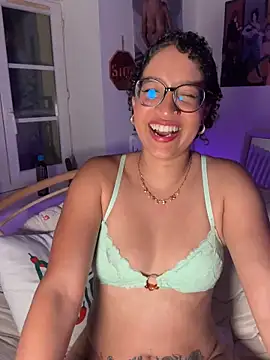 Lauyako_974 Adlı Modelin Canlı XXX Sohbeti