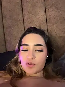 دردشة Antonella_Julieta الجنسية المباشرة