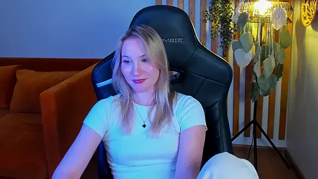ElaraVoltagen Live XXX chat