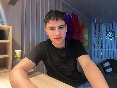 AdrianRinaldi 现场XXX聊天