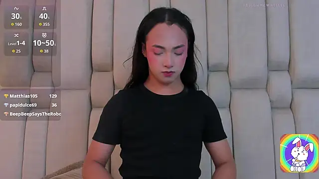 AriBloom7 élő XXX-chatje