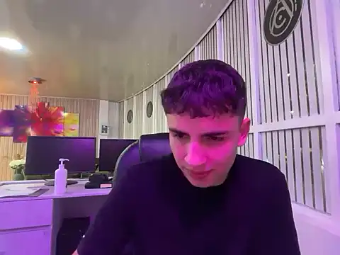 AdrianRinaldi Live XXX Chat
