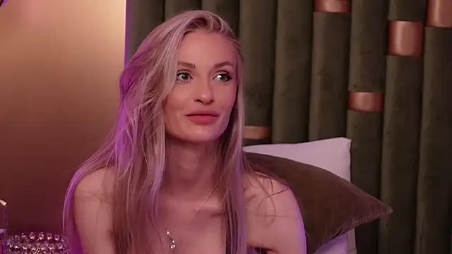 AmeliaAngel Adlı Modelin Canlı XXX Sohbeti