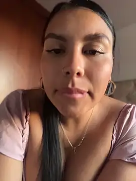 Iam-sophia27's Live XXX Chat