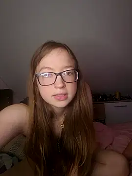 Freaky-Doll élő XXX-chatje