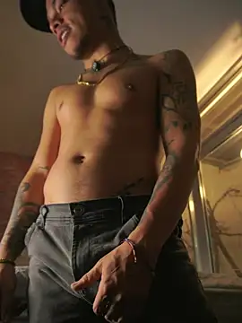 Chat +18 de AlphaMasterXxx ao vivo
