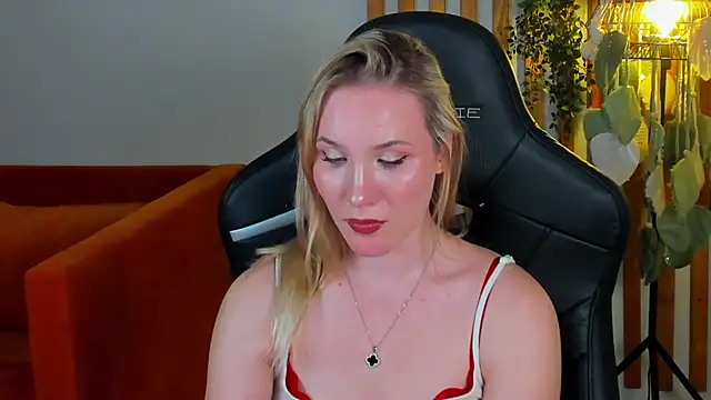 ElaraVoltage Chat XXX in diretta