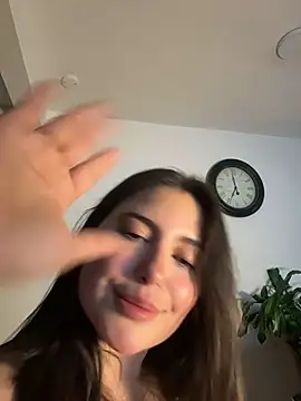 sukhakunis1 Adlı Modelin Canlı XXX Sohbeti