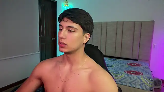 CHRIS_MORGAN1 Adlı Modelin Canlı XXX Sohbeti