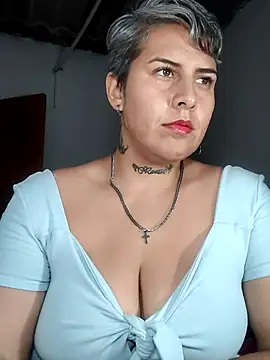 Chat XXX en directo de Yessi_rousse