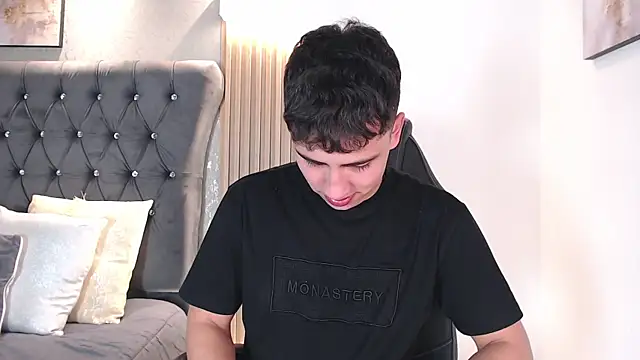 Chat XXX en directo de AdrianRinaldi