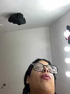 Chatroom XXX en direct de Shurabig