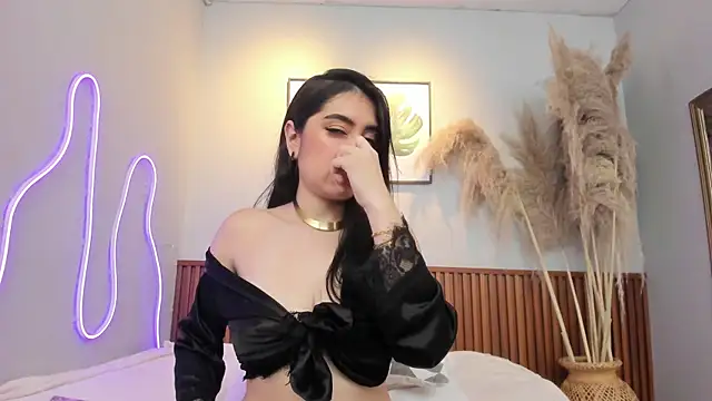 CARLA_FERRERM's Live XXX Chat