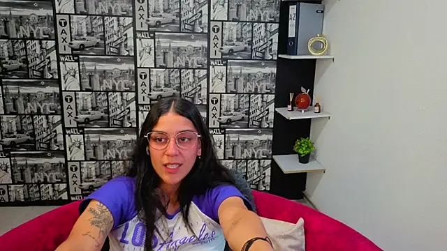 Chat +18 de DanielaMonroe ao vivo