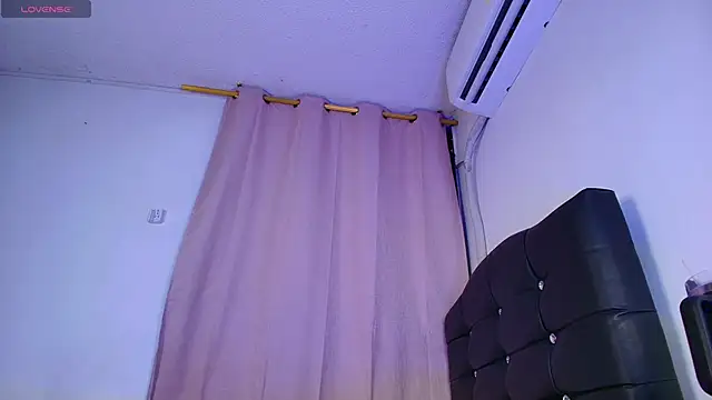 Mia_depp Adlı Modelin Canlı XXX Sohbeti