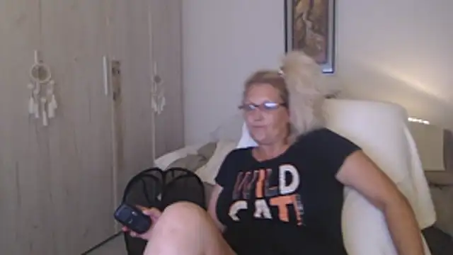 XXX chat uživo modela Divineblond