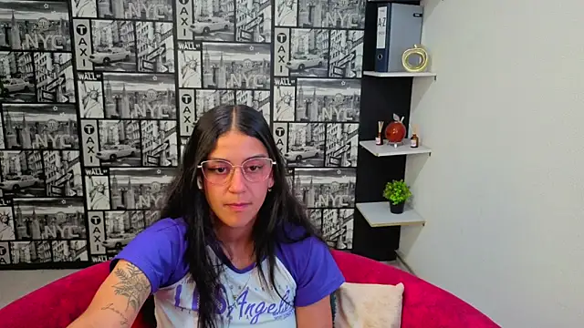 Chat XXX en directo de DanielaMonroe