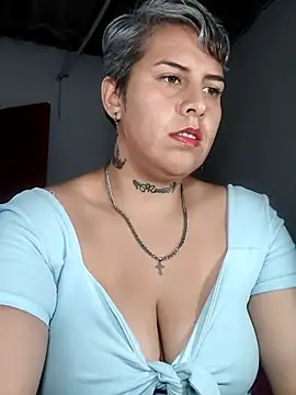 Yessi_rousse élő XXX-chatje