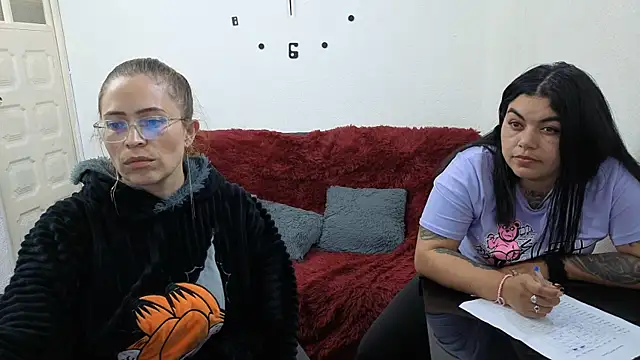 Онлайн чат XXX lesb_milf