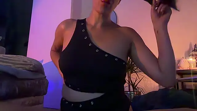 XLucilleX's Live XXX Chat