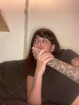 ninapellegrini17's Live XXX Chat