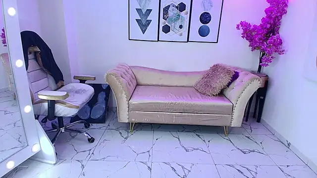 Isa_reel লাইভ XXX চ্যাট