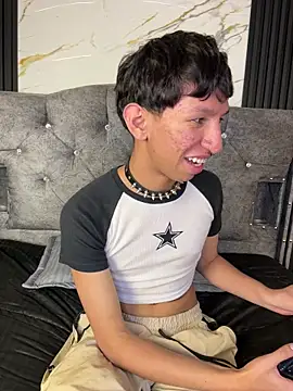 Chat XXX ao vivo de Noah-fire