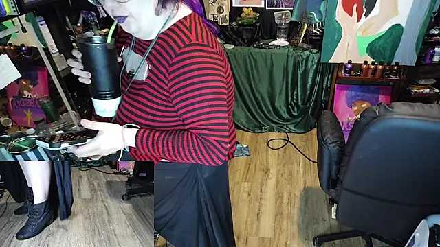 Sinstresshemlock's Live XXX Chat