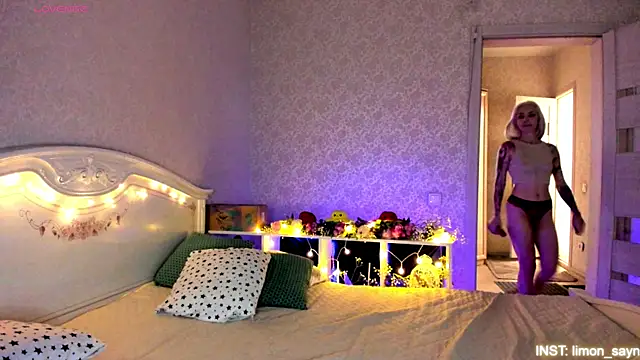 XXX chat uživo modela LillyMoure_