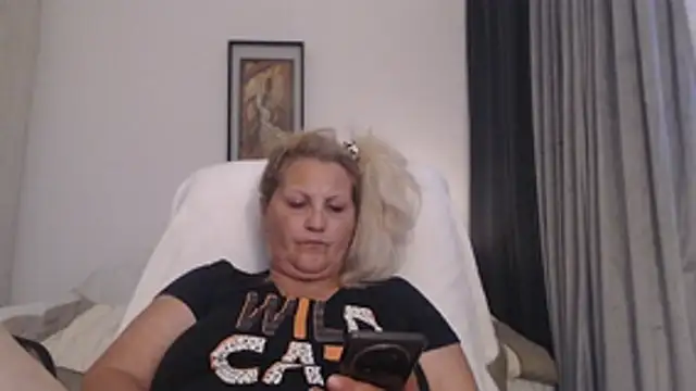 Divineblond – Naživo XXX chat