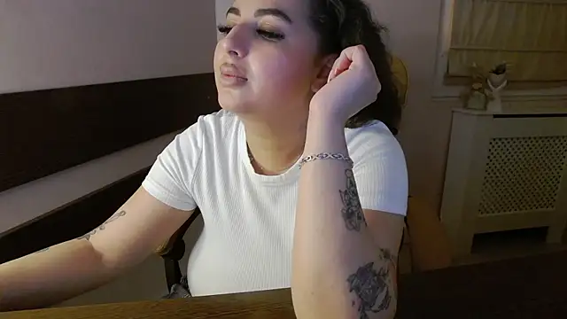 دردشة BustyAllyy الجنسية المباشرة