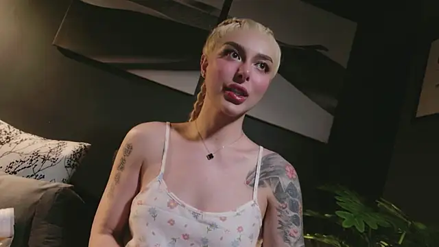 XXX chat uživo modela LetisiaRocks