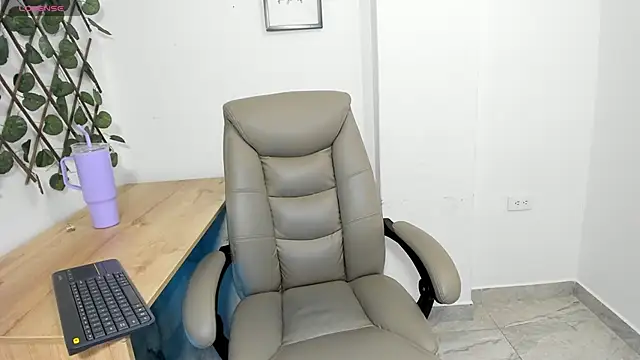 XXX chat uživo modela Madeleine__w