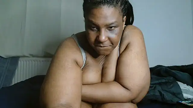 CurvySashia élő XXX-chatje