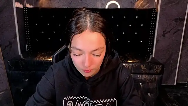 Cinnamon_b 라이브 XXX 채팅
