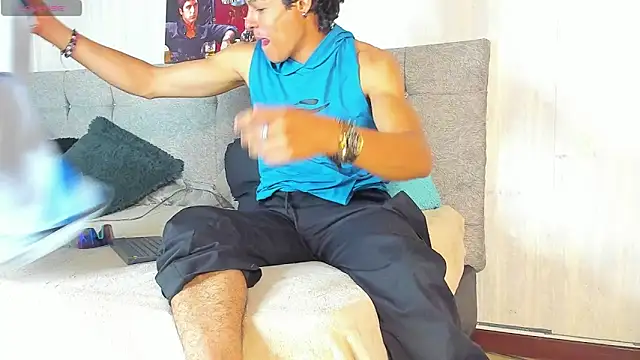 צ'אט XXX בשידור חי של tommyhot7