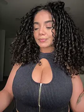 Curlyierr Chat XXX live