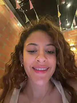 alana15 Adlı Modelin Canlı XXX Sohbeti