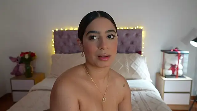 Samantha_e2 Live XXX-Chat