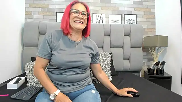 Chat +18 de KariinaTaylor ao vivo