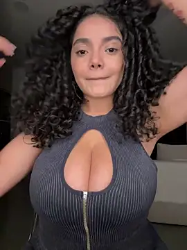 Curlyierr XXX чат на живо