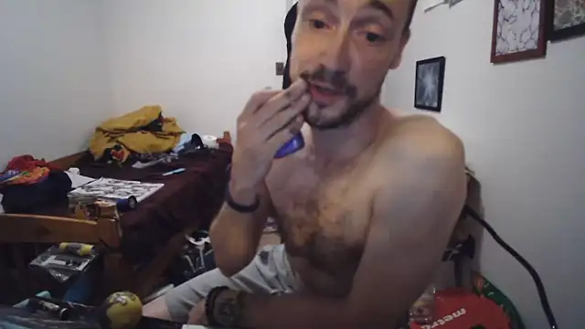 JohnnyMoves XXX чат на живо