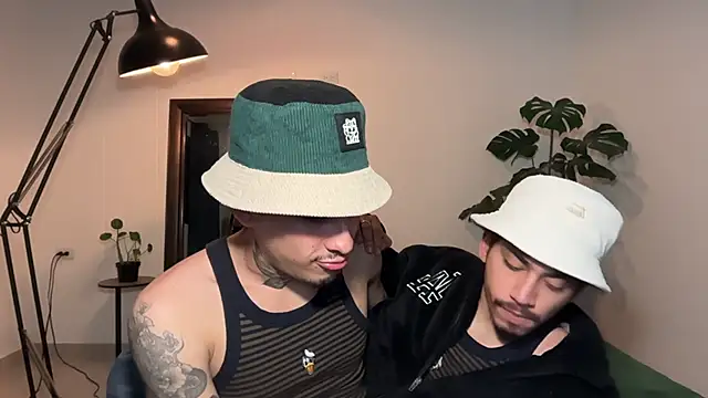 Noah_and_Steven Adlı Modelin Canlı XXX Sohbeti
