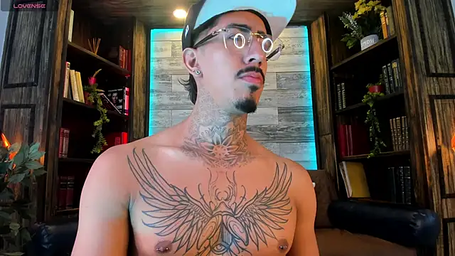 Donovan_Desmond Chat XXX in diretta