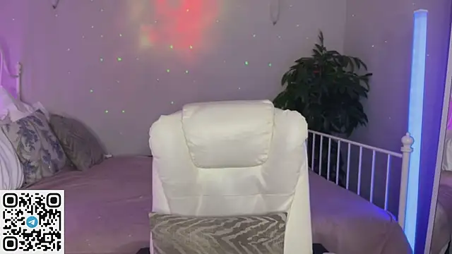 _Vikky_Moon_'s Live XXX Chat