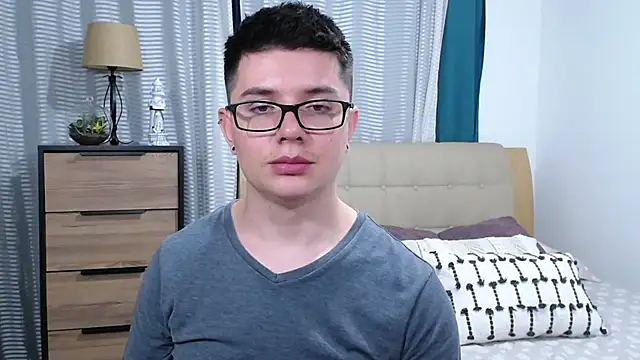 BlackFoXXX69 Adlı Modelin Canlı XXX Sohbeti
