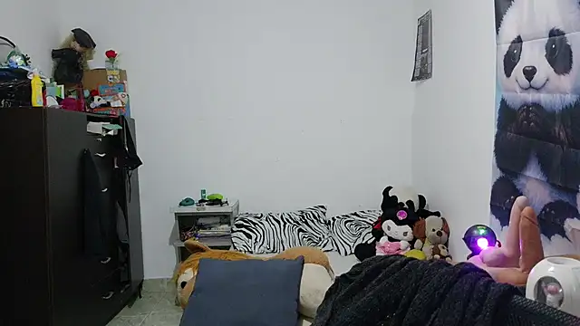 curly_greeneyed's Live XXX Chat