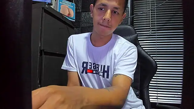 Chat +18 de boy_bigcock24cm ao vivo