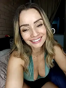 Loly_Horny Adlı Modelin Canlı XXX Sohbeti